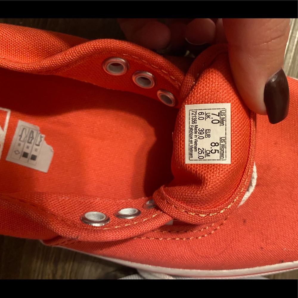 Vans - Picture 2 of 5